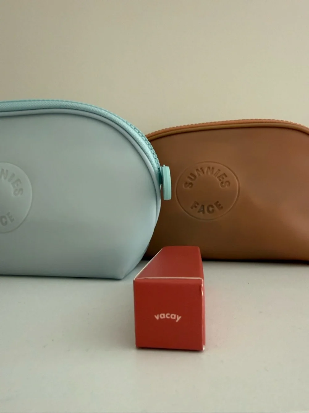 NIB Sunnies Face Fluffmatte [Weightless Modern Matte Lipstick] in VACAY